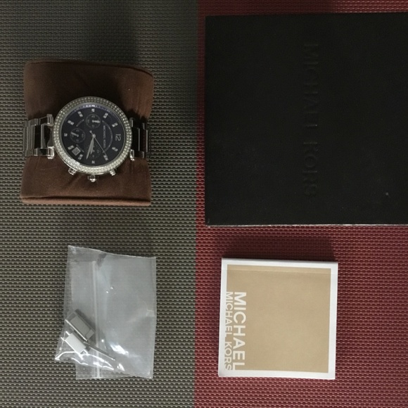 Michael Kors Parker Watch - Picture 5 of 5